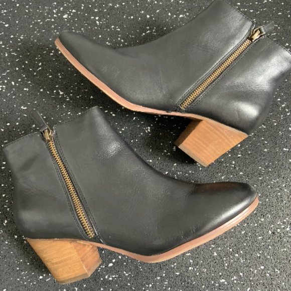 Crown Vintage Black Leather Ankle Boots - Size 8